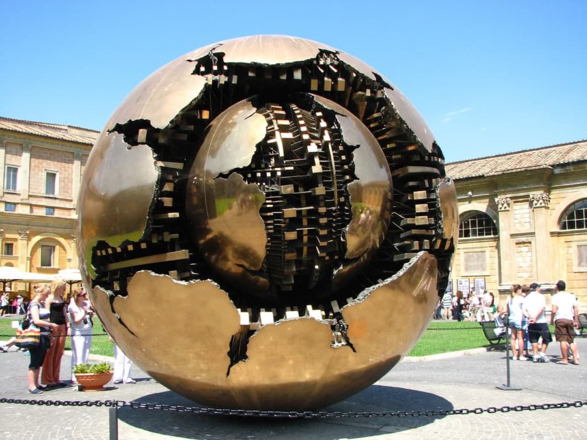 Escultura Esfera dentro da Esfera ou Sfera con Sfera