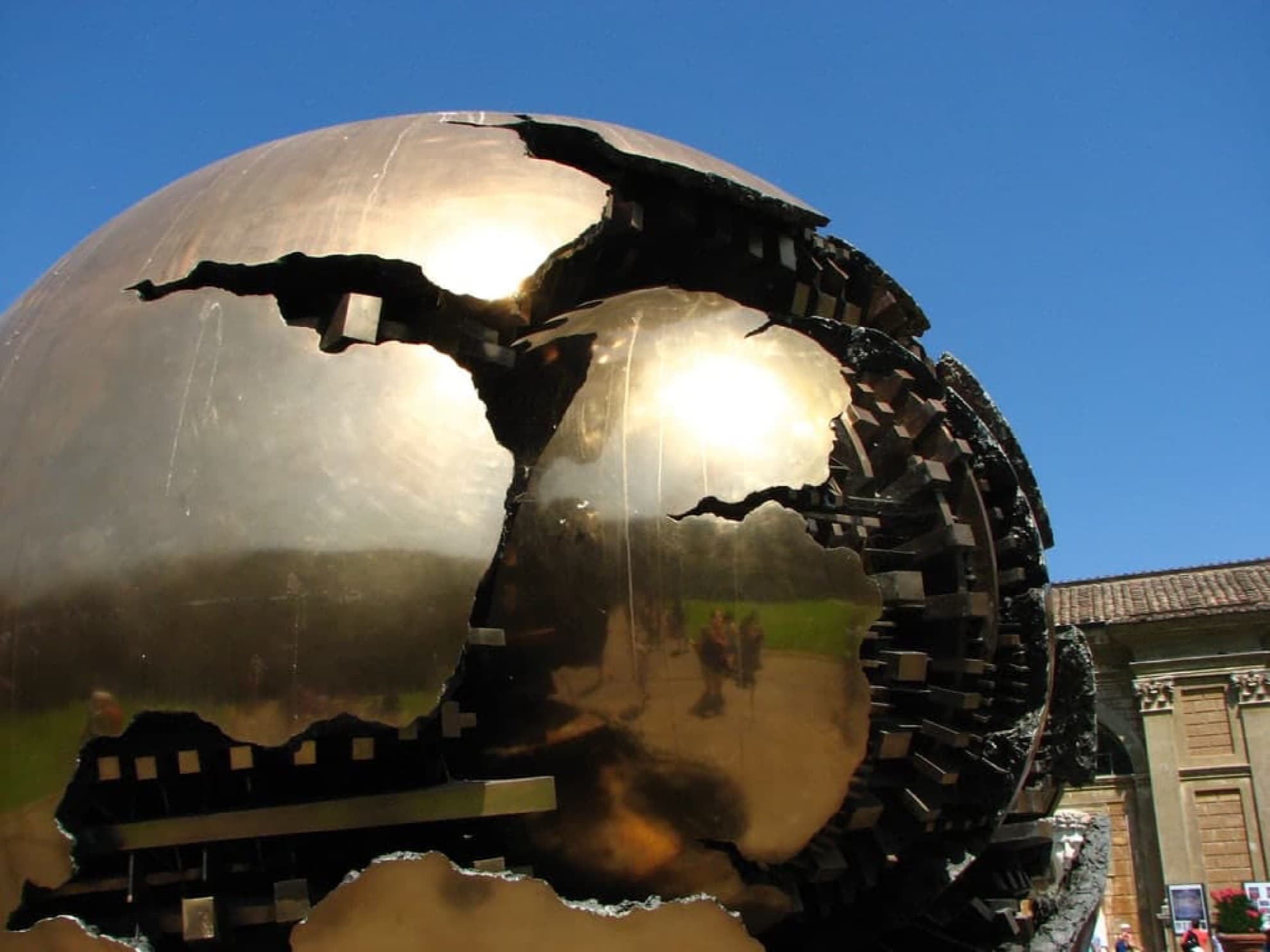 Escultura Esfera dentro da Esfera ou Sfera con Sfera