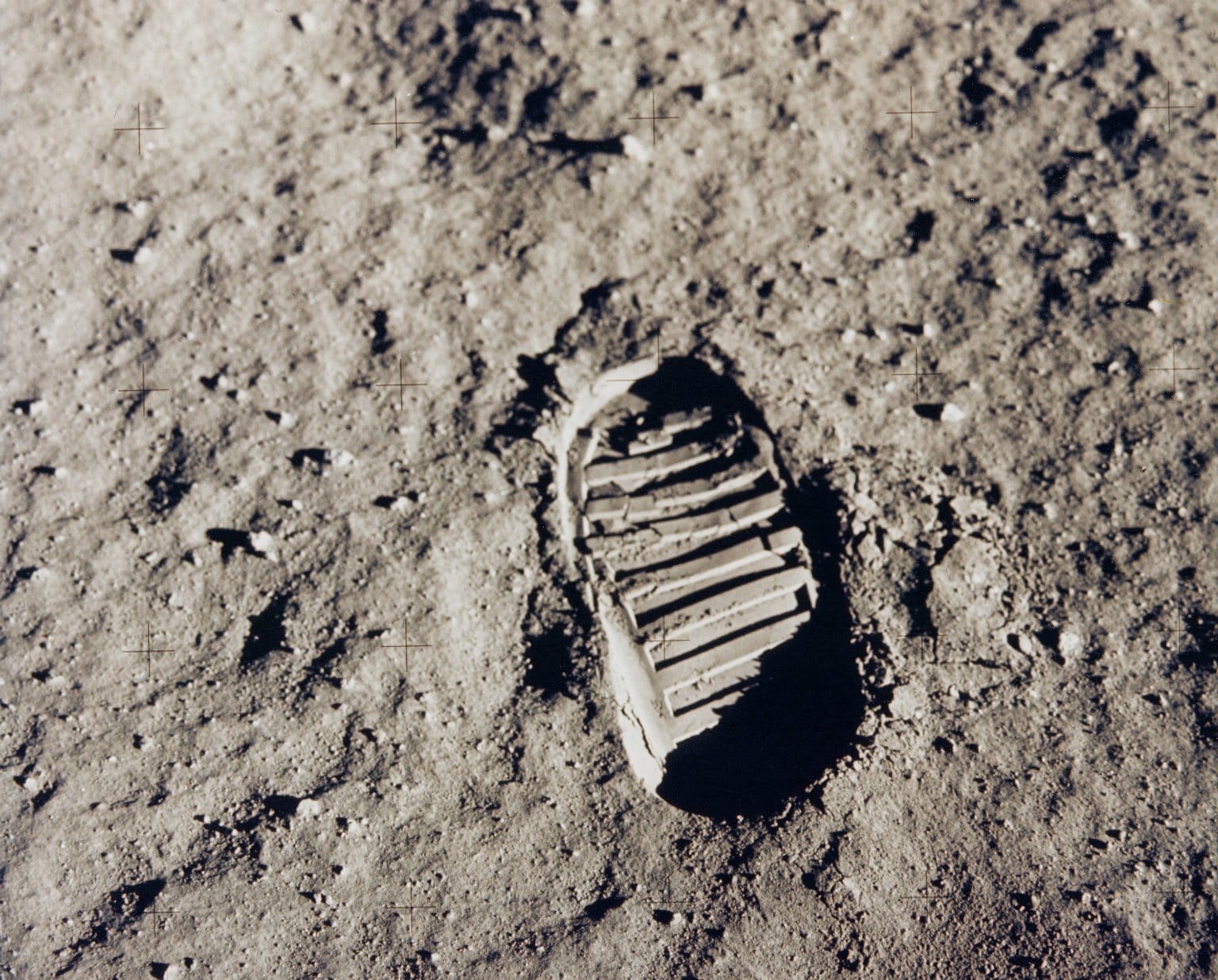 Uma das primeiras pegadas do homem na Lua. Pegada de Buzz Aldrin durante o passeio dele e de Neil Armstrong na Lua.